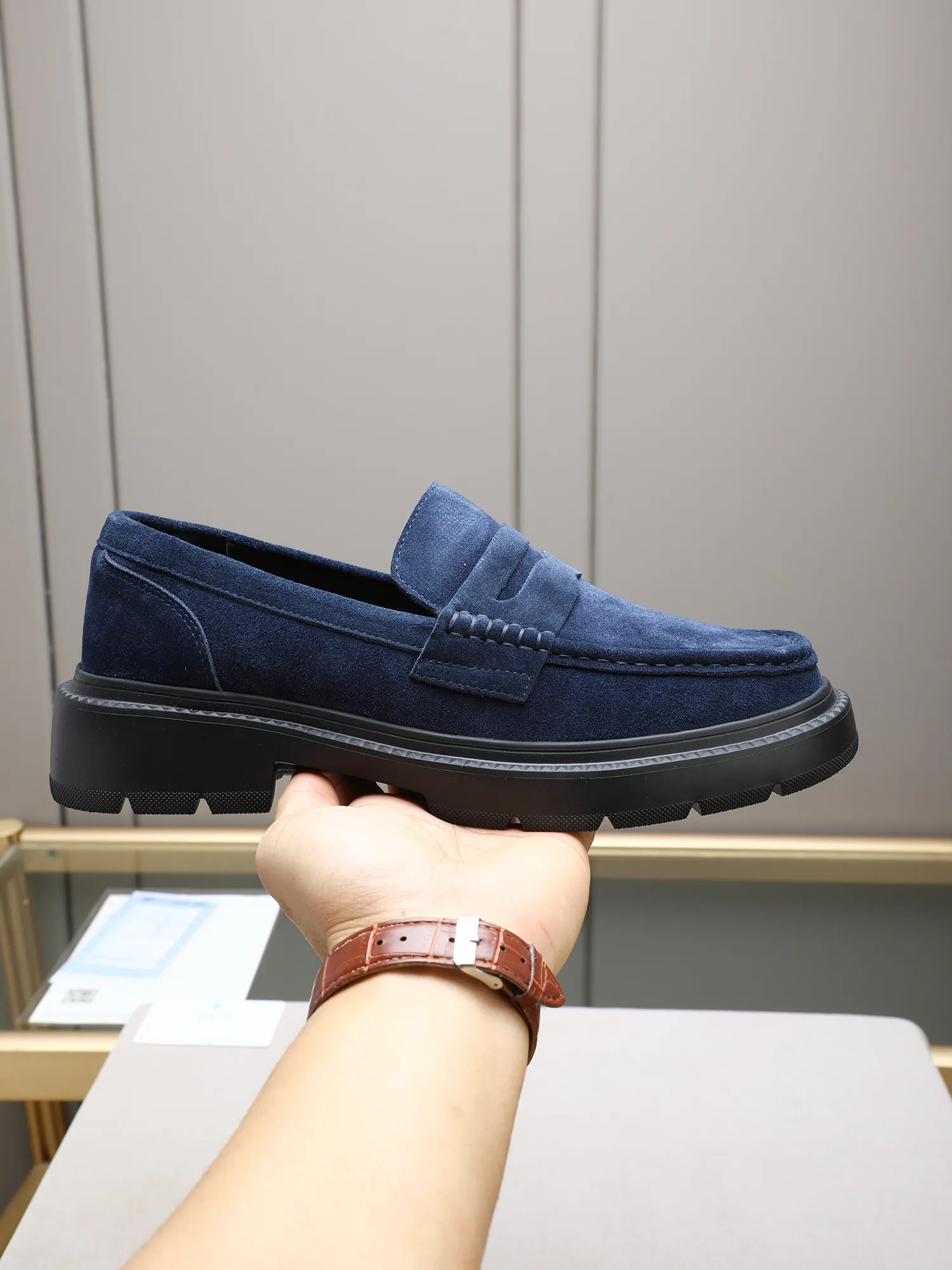 Men's shoes💰480 [Available on Tmall and Taobao major platforms] Prada men's best-selling premium casual leather shoes, imported first-layer matte cowhide loafers combine exquisite elements with modern charm, are strong in toughness, resistant to folding, not easily deformed, and durable in wear! Water-dyed sheep's ➕cow pad! Foam ultra-light and wear-resistant outsole, code number 38-44 (45 is custom-made, non-returnable and non-exchangeable)